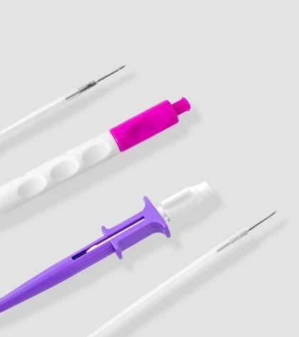 Kertakäyttöinen hypoderminen neula ulkoputkella